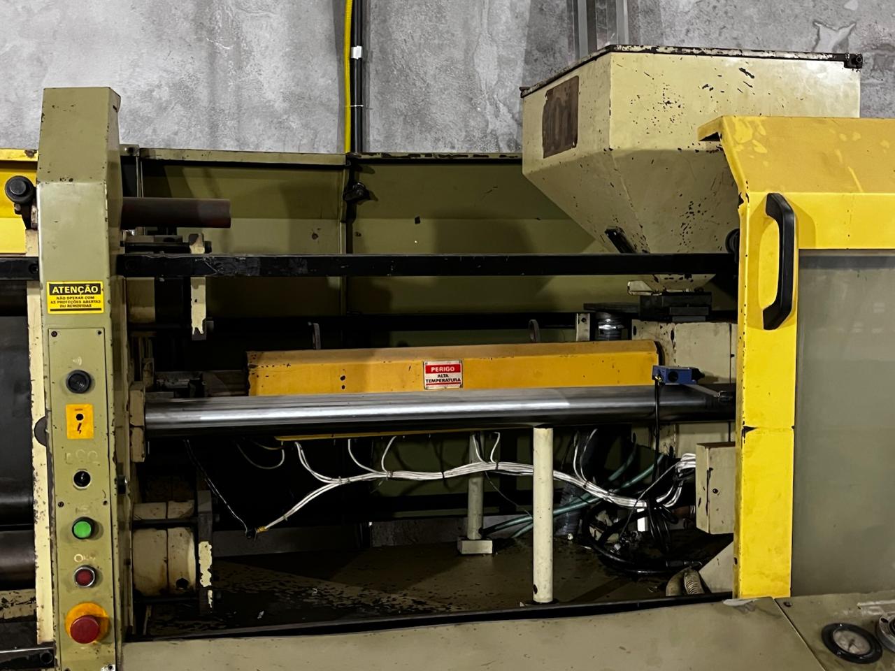 Injetora Oriente 180 ton